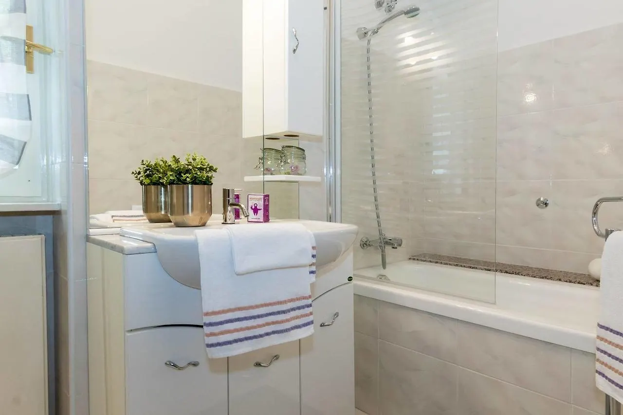 Apartment Joivy Garden Oasis - 1Br Apt With Balcony & Parking Blevio