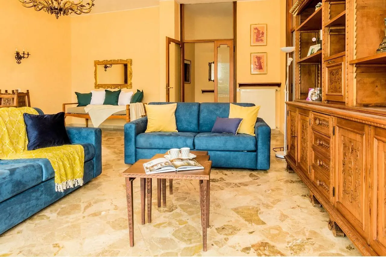 Joivy Garden Oasis - 1Br Apt With Balcony & Parking Blevio 0*,  Italy